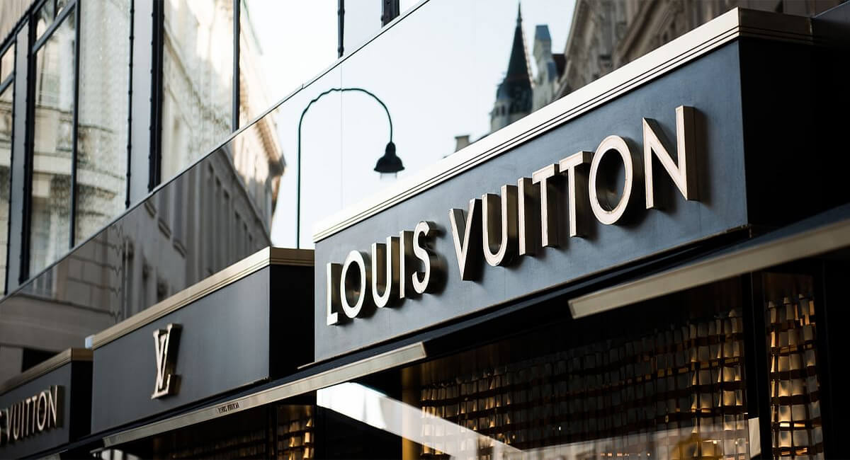 Louis Vuitton là một thương hiệu thời trang nổi tiếng tại Pháp