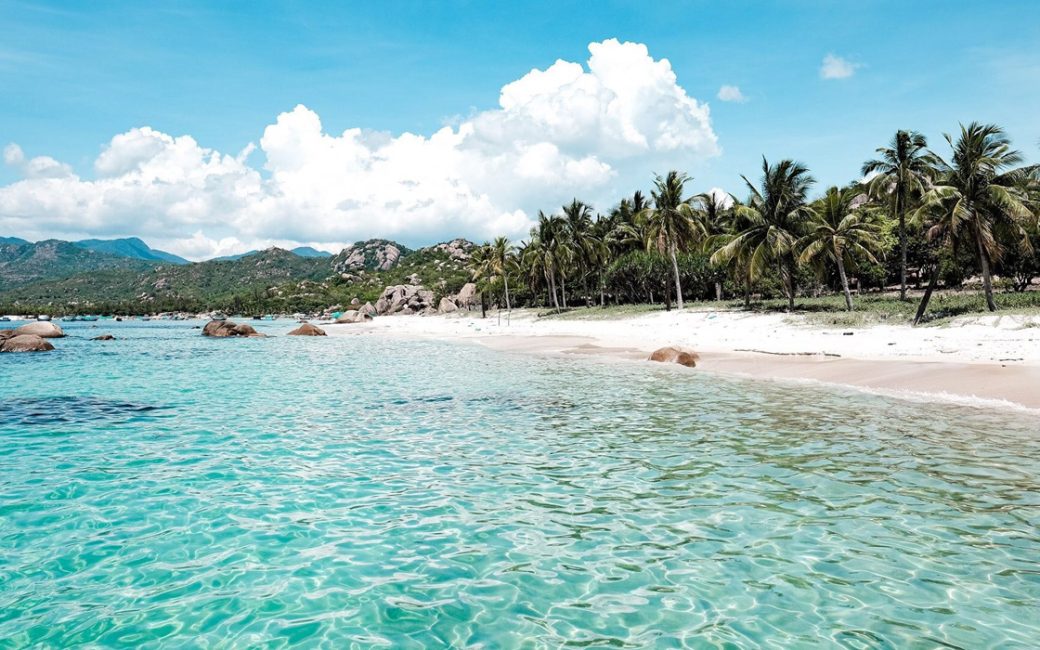 Bãi biển Cam Ranh luôn thuộc top những thiên đường nghỉ dưỡng tại Việt Nam